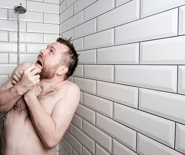5 buoni motivi per fare una doccia fredda al mattino | Swiss Natura Med